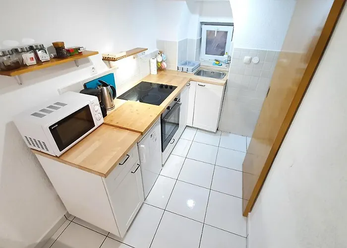 아파트 스튜디오 토니 *