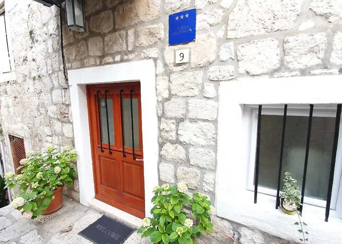 스튜디오 토니 아파트 *