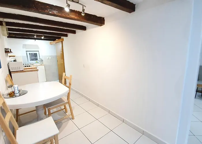 아파트 스튜디오 토니 *